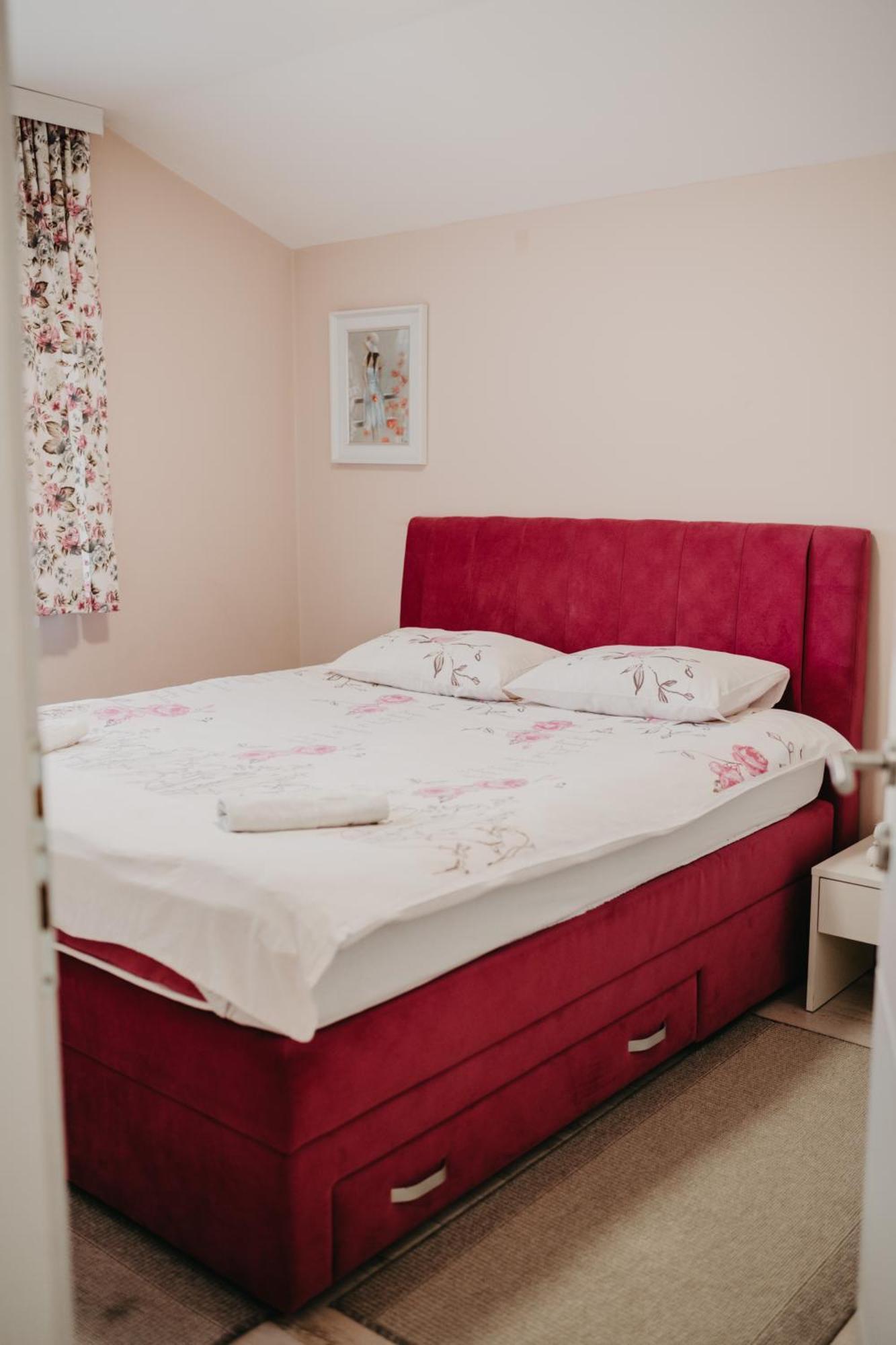 Prenociste Park Bed & Breakfast Modrica Ngoại thất bức ảnh