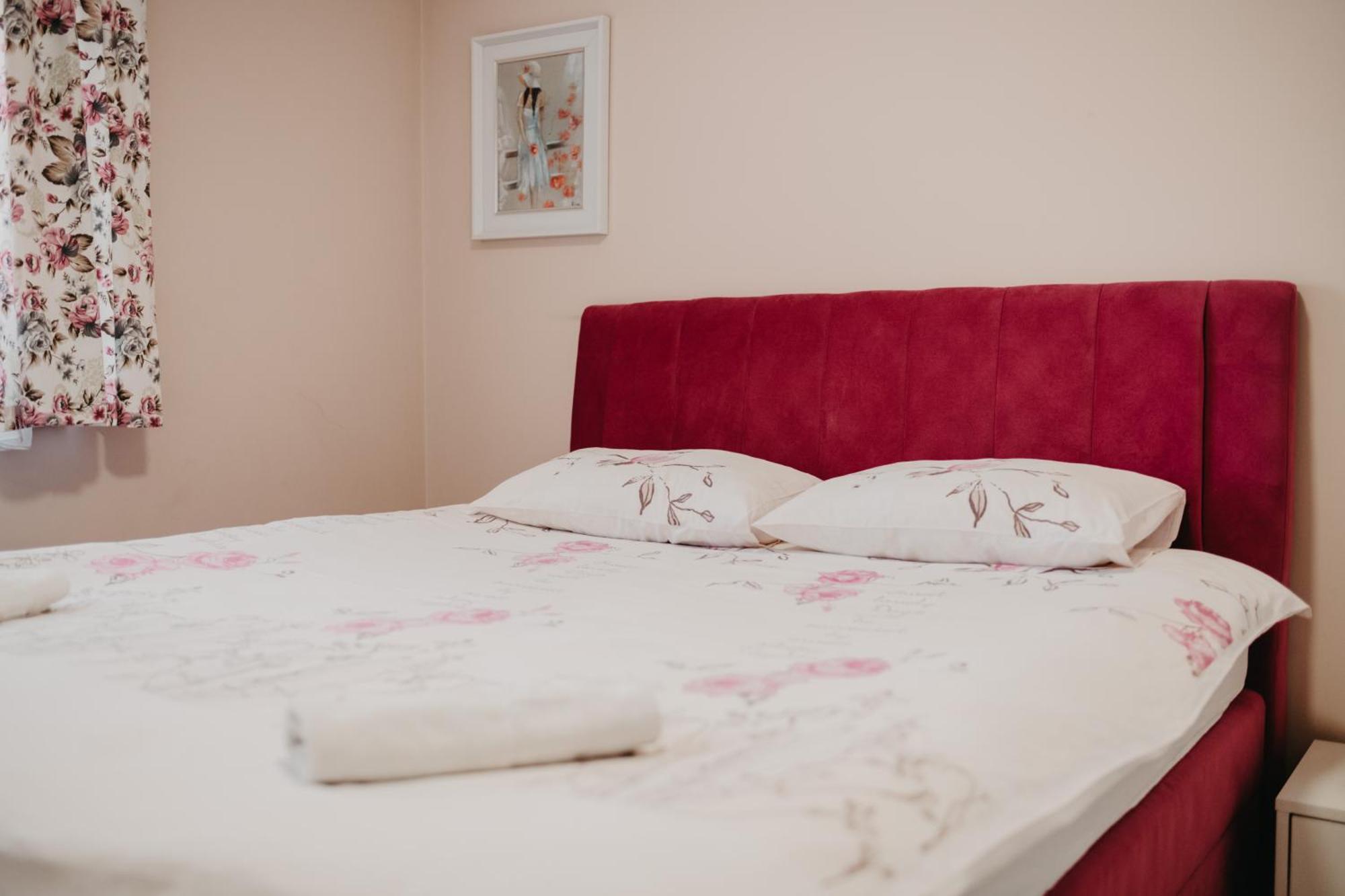 Prenociste Park Bed & Breakfast Modrica Ngoại thất bức ảnh