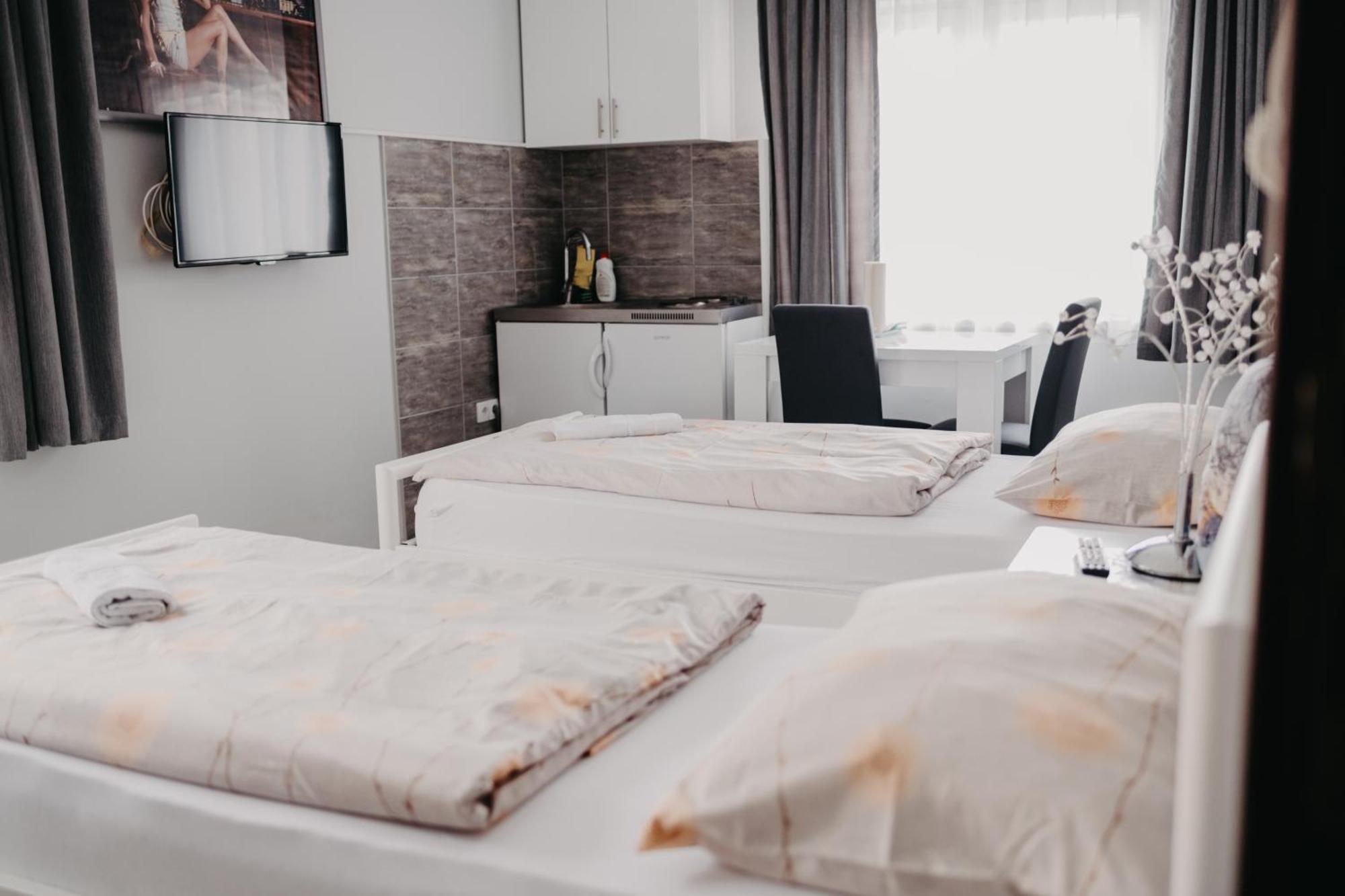Prenociste Park Bed & Breakfast Modrica Ngoại thất bức ảnh
