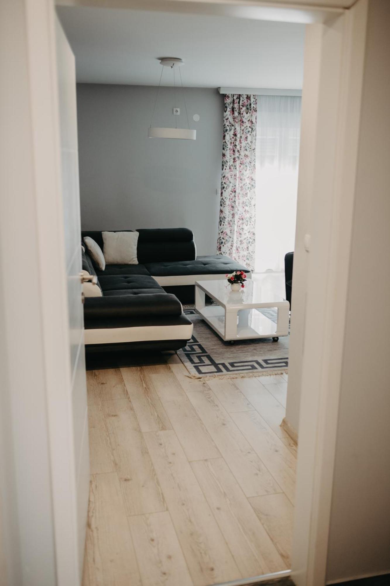Prenociste Park Bed & Breakfast Modrica Ngoại thất bức ảnh