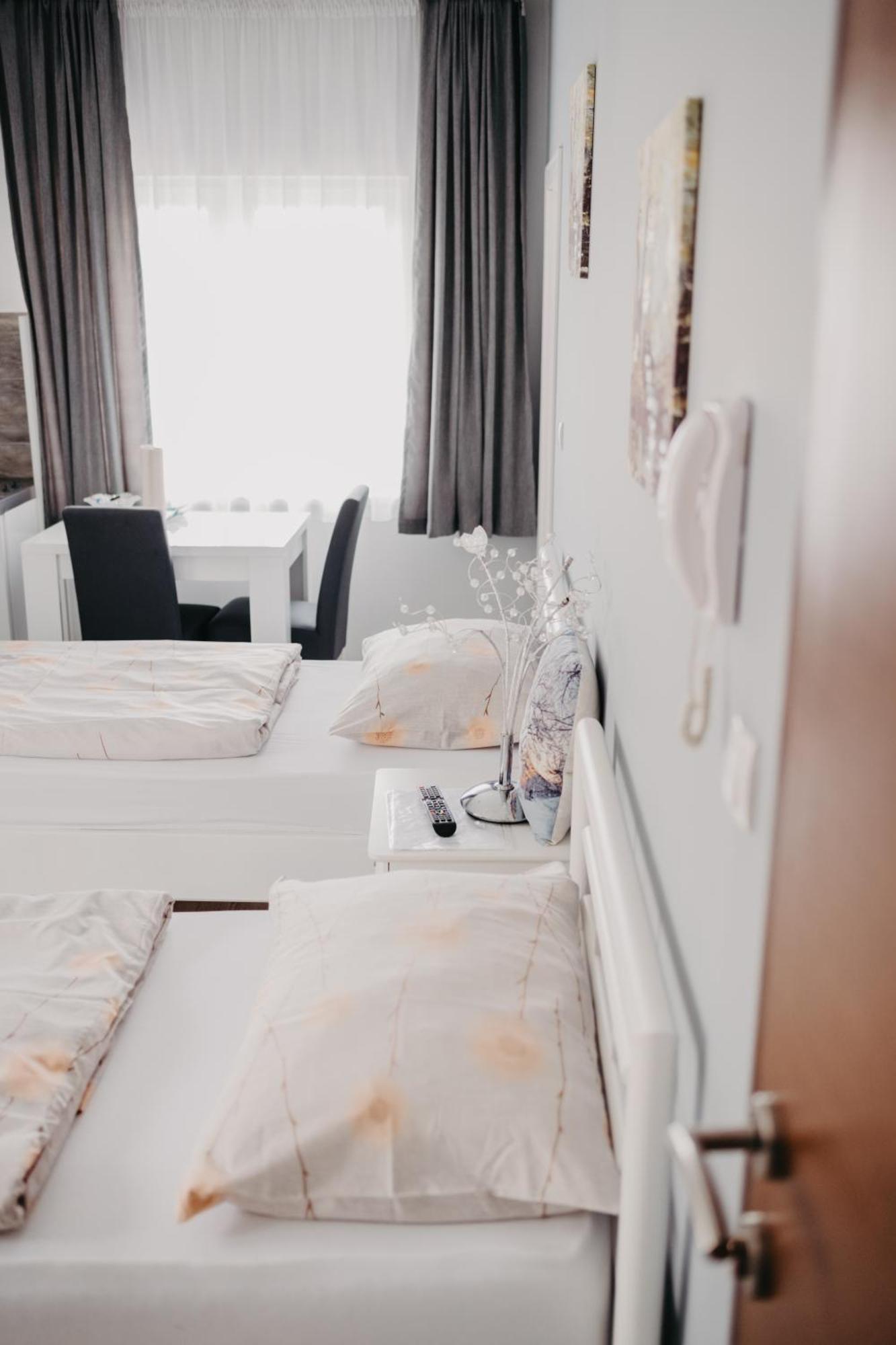 Prenociste Park Bed & Breakfast Modrica Ngoại thất bức ảnh